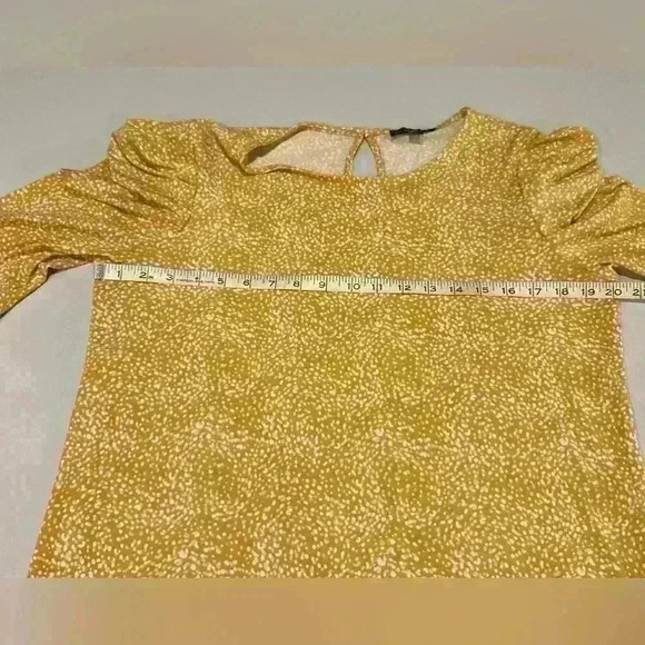 Adrianna Papell Gold and White Puff Sleeve Top with Back Button Size Medium - Picture 5 of 5